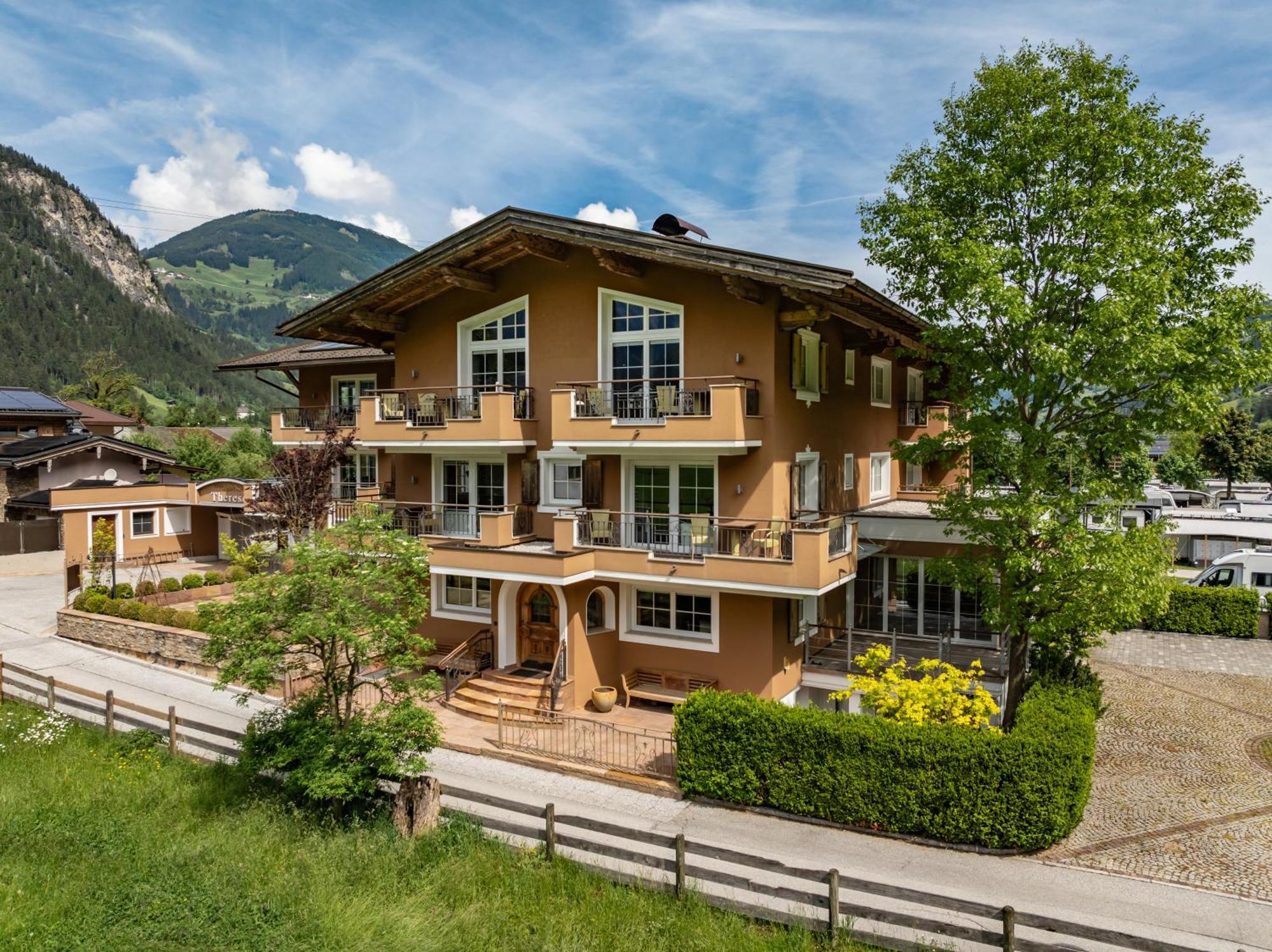 Apart Hotel Therese Mayrhofen Exterior photo